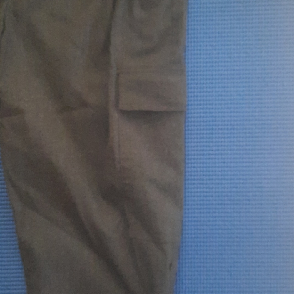 Grey capris - Picture 5 of 7